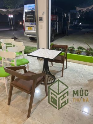 Bàn hoa văn loa kèn